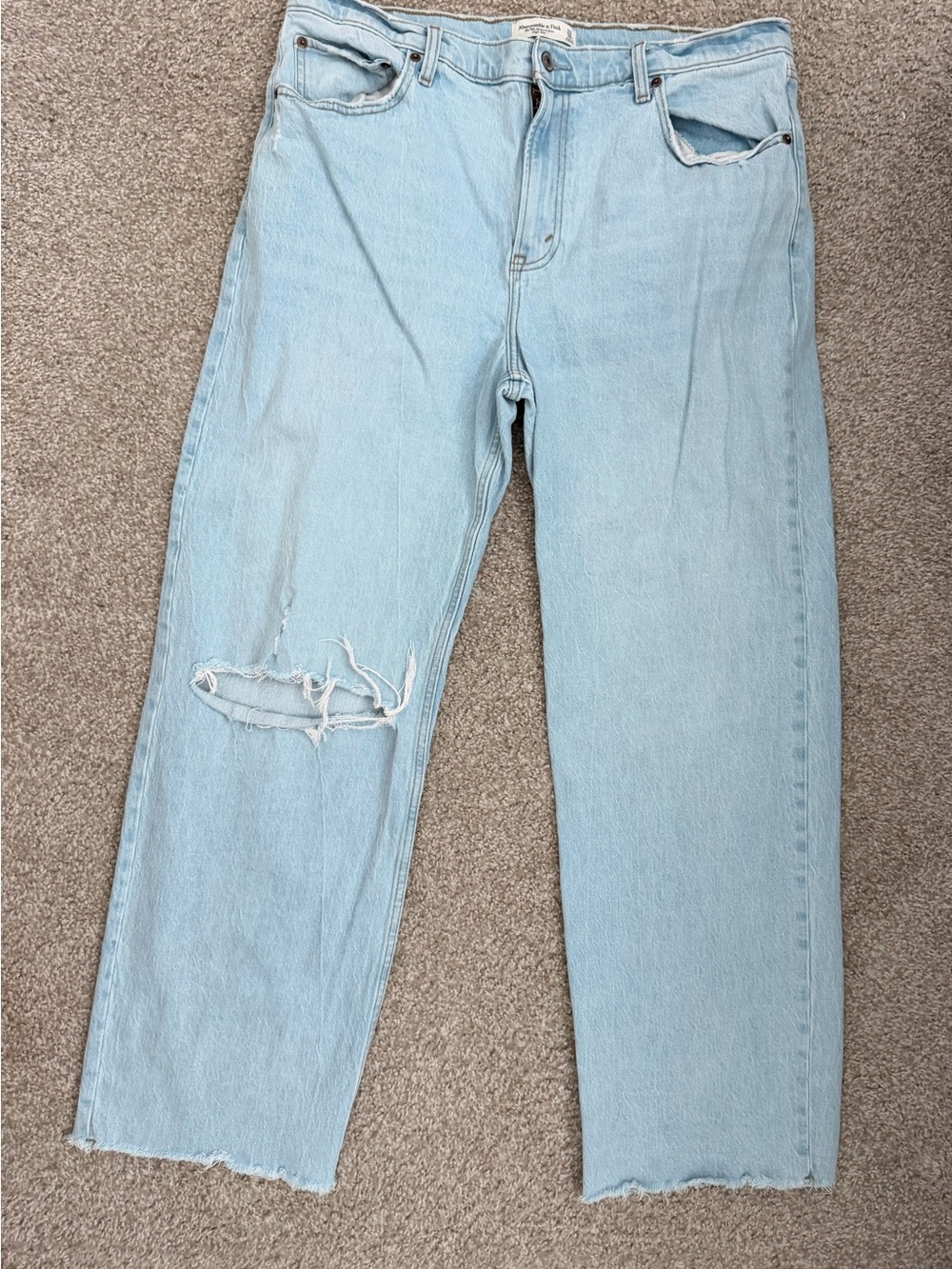 Women’s A&F 90s Relaxed High Rise light wash jeans
